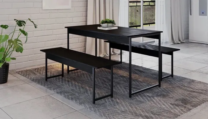 Mesa com bancos