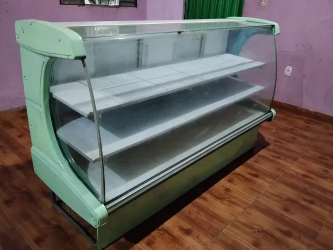 Geladeiras e frias 