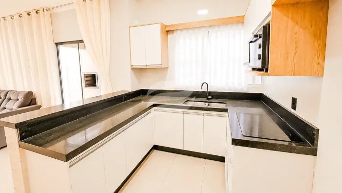 Casa com 3 quartos, sendo uma suíte, no Bairro Umuarama, Araçatuba/SP