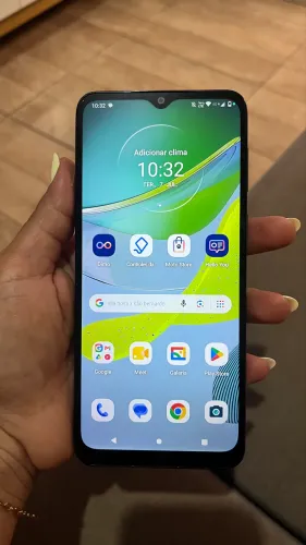 Moto e 13
