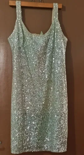 Vestido de festa e bolsa de festa