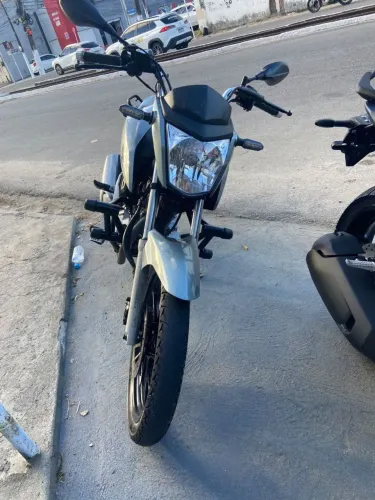 Vendo cg fan 160cc, único dono ano 2020 87.000 km, motor nunca feito, nunca foi aberto!
