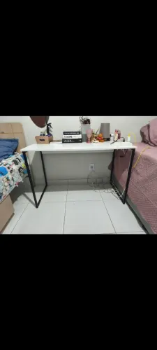 ESCRIVANINHA SEMI NOVA R$199,90