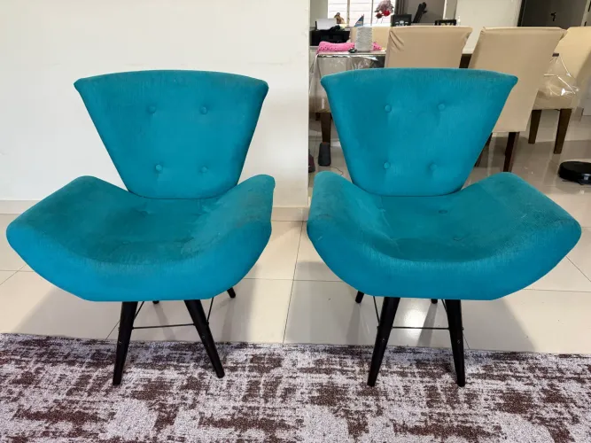 2 poltronas com reforço nos pés