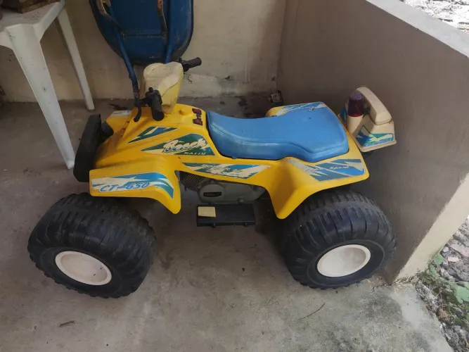 Triciclo elétrico infantil 
