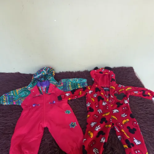 Kit 2 Macacões Infantis: Estilo Retrô Corta-Vento & Peluciado Mickey Disney