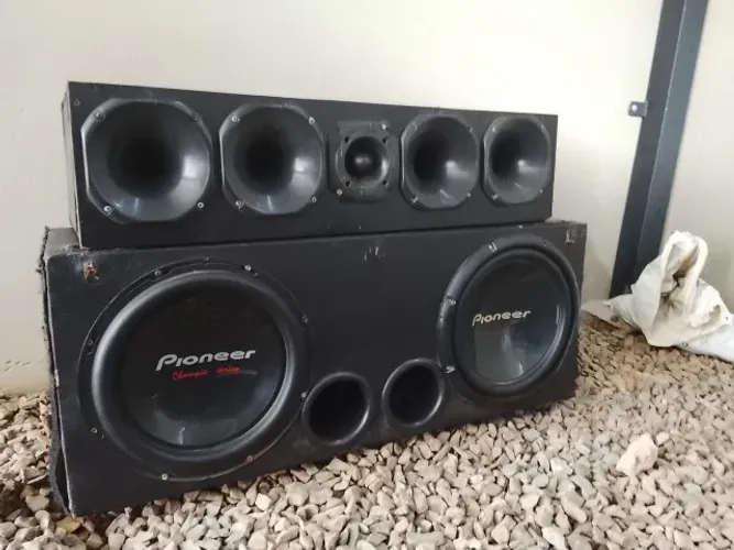 Vendo som 2 sub pioneer + 4 cornetas
