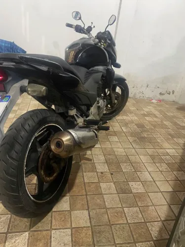 CB 300 ano 2013