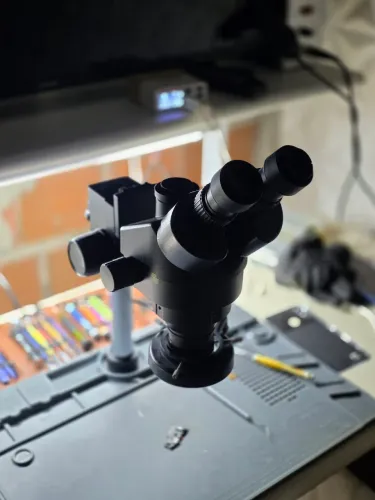 Microscópio trinocular completo