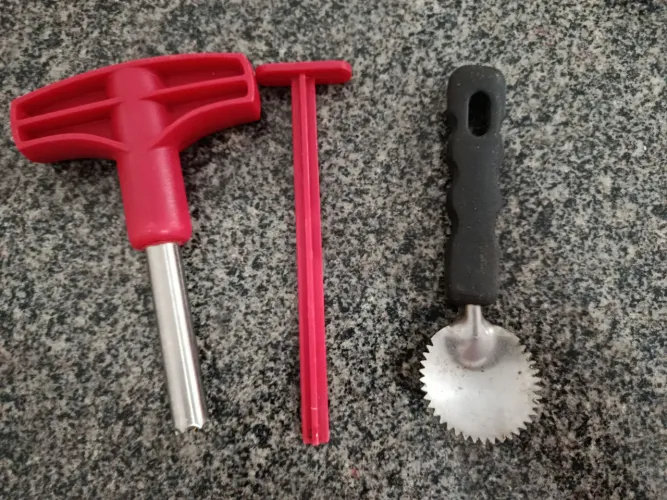 Kit Coco: Furador + Raspador de Coco em Inox