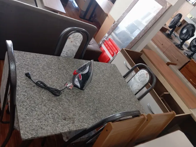 Mesa nova 4 cadeiras 