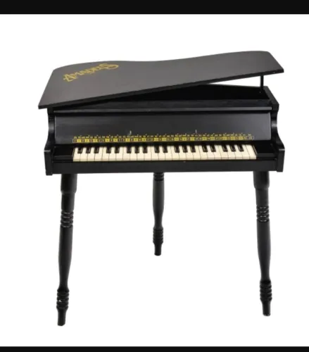 Brinquedo Antigo. Piano de calda infantil , marca Hering modelo AMADEUS funcionando