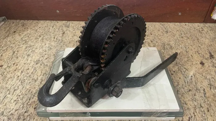 Guincho Bass Pro Shops 800kg para reboque Engrenagem Dupla - Acompanha cinta e gancho