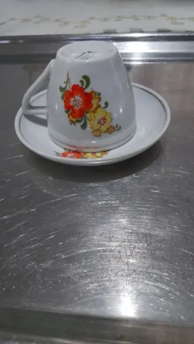 Xícara com pires de porcelana pozzani Jundiaí década de 50