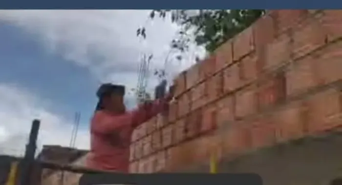Pedreiro * CONSTRUÇÕES E REFORMA S
