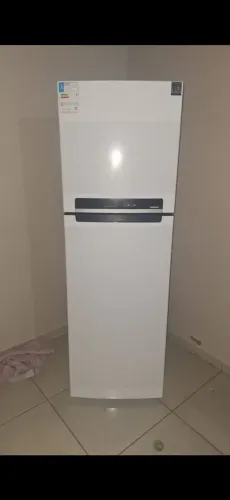 Vendo geladeira semi nova