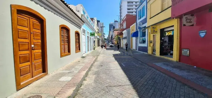 Apartamento com 6 quartos para Alugar no Centro de Florianópolis/SC.
