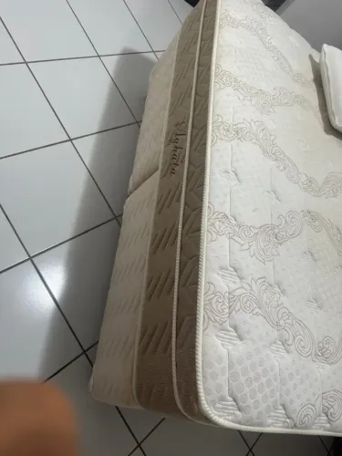 Vende-se Cama Box Queen