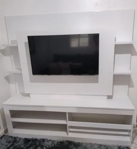 Vendo lindo rack e painel conjugado na cor branco...
