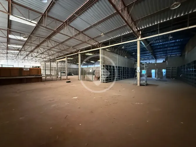 GALPÃO INDUSTRIAL 1.200m2 ESCRITÓRIO, PLATAFORMA ELEVADA MAIS DE 7000M2 VALOR R$40.000,00