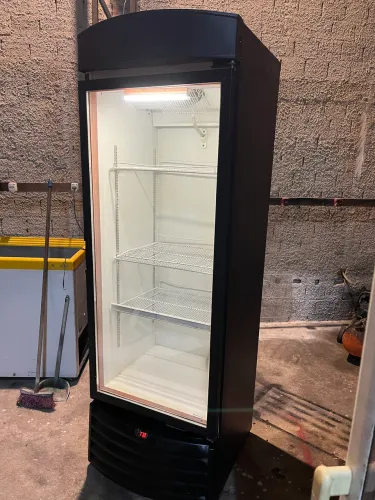 Cervejeira Metalfrio 450 L funcionando perfeitamente confira 220 v !