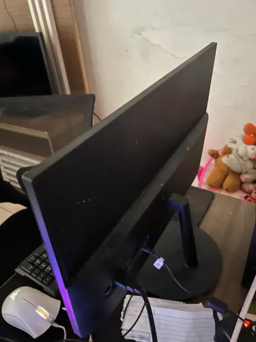 Monitor Primetek, mouse gamer Razer e fone gamer da Razer 