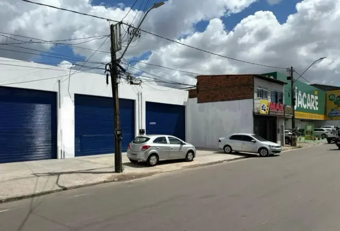 ALUGO TRÊS LOJAS / GALPÃO NO JARDIM SÃO CRISTÓVÃO AO LADO DA JACARÉ HOME CENTER