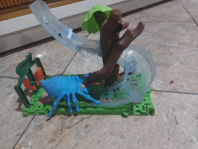 Pista hot wheels spider park attack em otimas condições