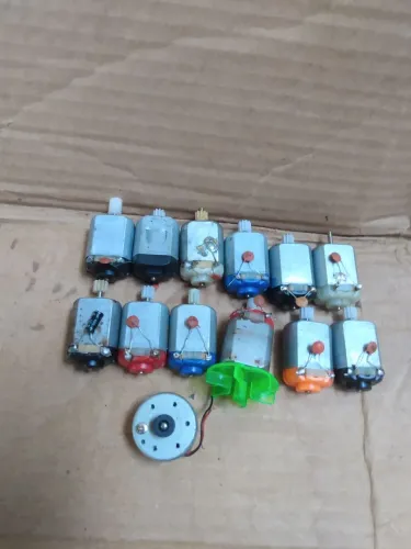 Lote com 13 motorzinho para carrinho, arduíno, robótica.