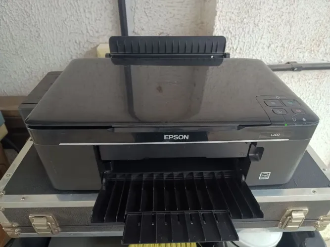 Vendo Impressora Multifuncional Epson Tanque de Tinta L200, funcionando, precisa revisar.