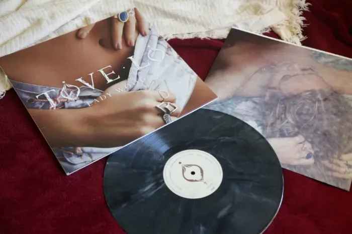 LP Tove Lo - Lady Wood vinil Silver Marble edição limitada UO