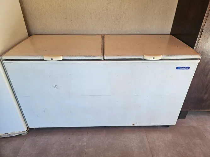 Freezer horizontal 552L Metalfrio 220V