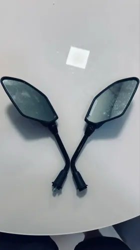 X-Max 250 - Retrovisor e plástico do painel