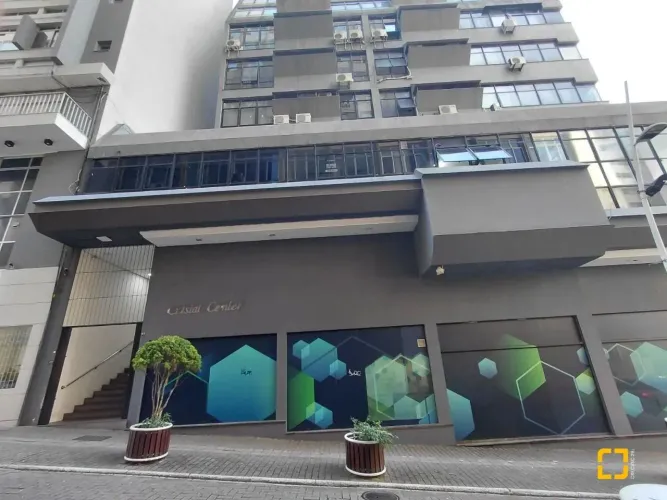 Sala comercial no centro a venda 28,80 privativos