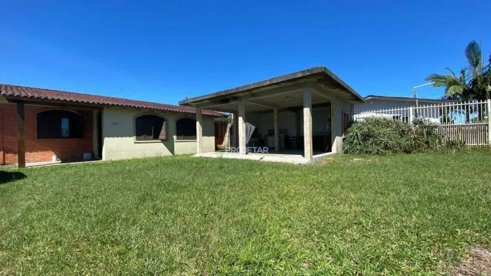 Casa e terreno no centro de Balneário Gaivota para ponto comercial/residencial