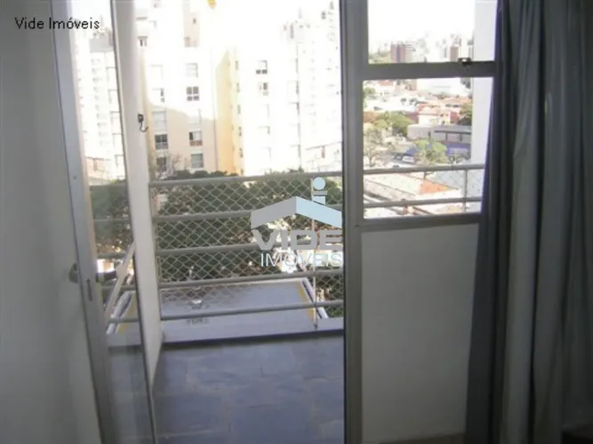 ALUGO APARTAMENTO COM TRÊS QUARTOS, SENDO UMA SUÍTE, SACADA, CHURRASQUEIRA, GARAGEM, SAÍDA