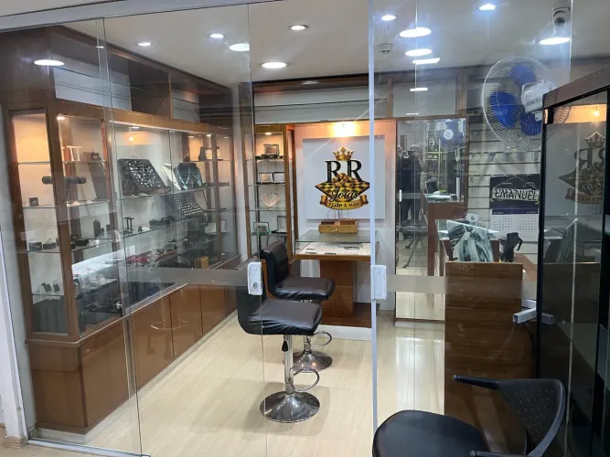 Vendo uma linda vitrine
