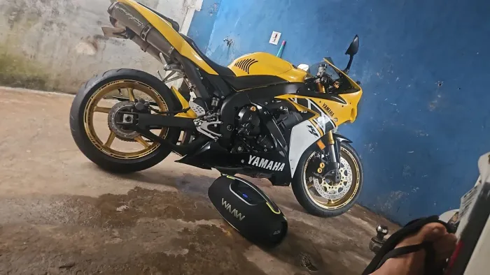 Yamaha r1