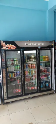 Vendo Freezer Expositor Refrimate muito novo . 