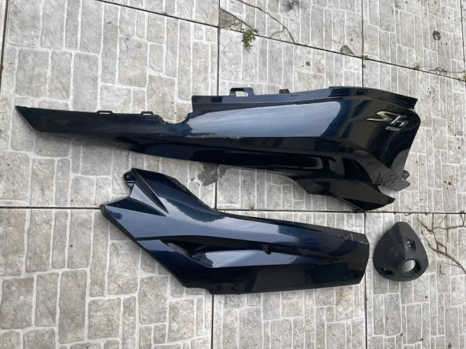 Lateral direita Honda SH150i (as 3 peças por 500)