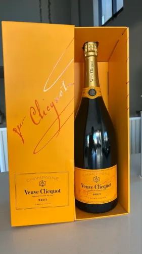 CHAMPAGNE VEUVE CLICQUOT BRUT 1,5L