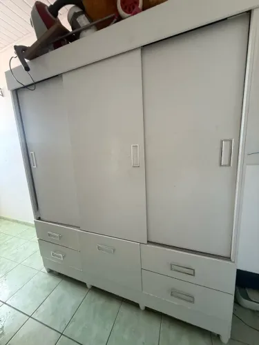 Guarda roupa branco 3 portas