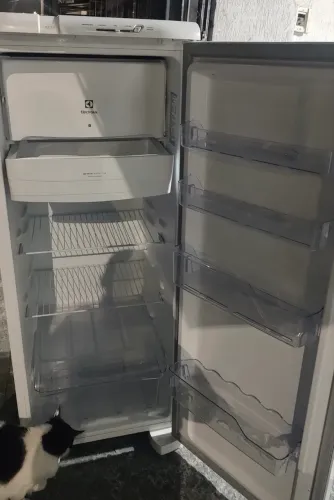 Vende está geladeira