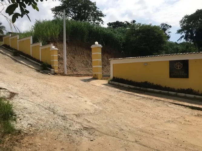 Condomínio próximo à Estrada do Lameirão