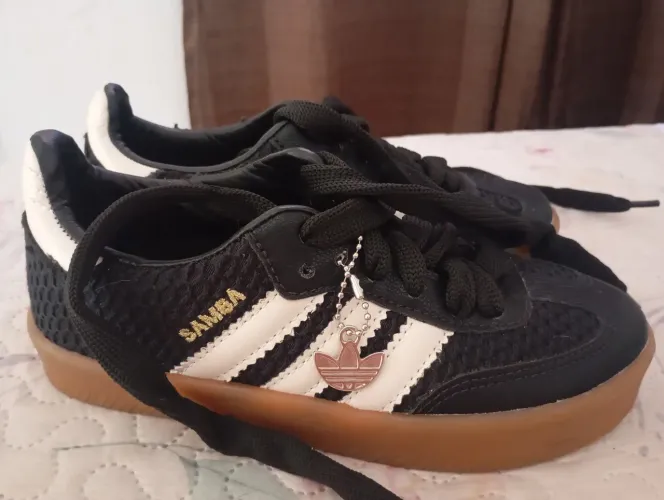 Tênis Adidas Original Tamanho 33