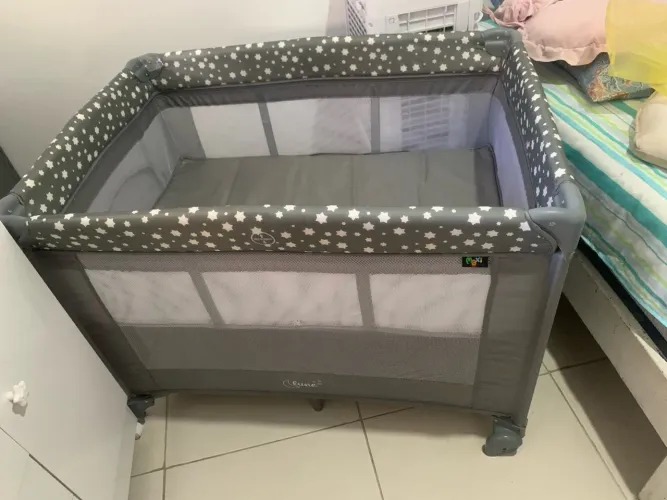 Berço Portátil e Desmontável Maxi Baby Lune até 15kg Cinza 