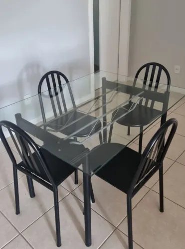 Mesa Tok Stok com 4 cadeiras<br>