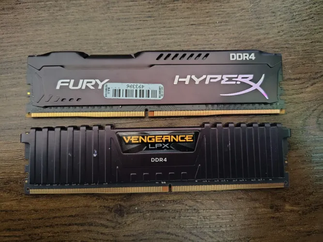 Memória RAM VENGEANCEN/FURY HYPERX DDR4