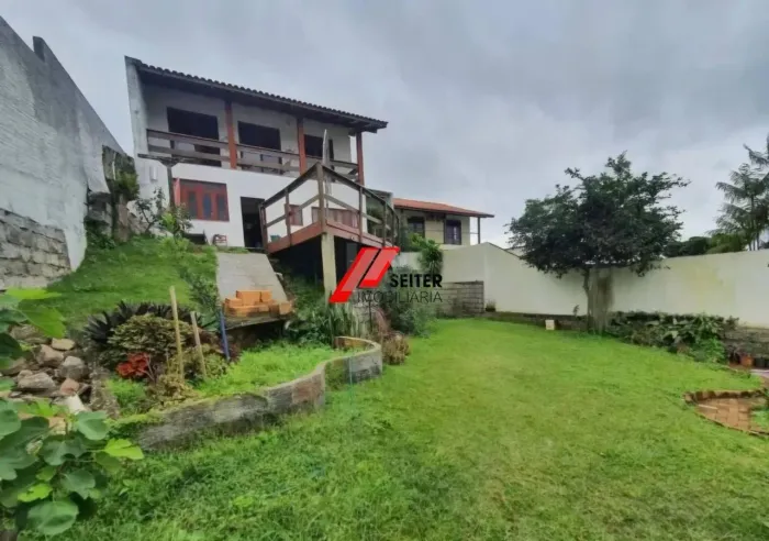 Casa à venda 350m² 6 dormitórios 2 suítes 3 vagas de garagem