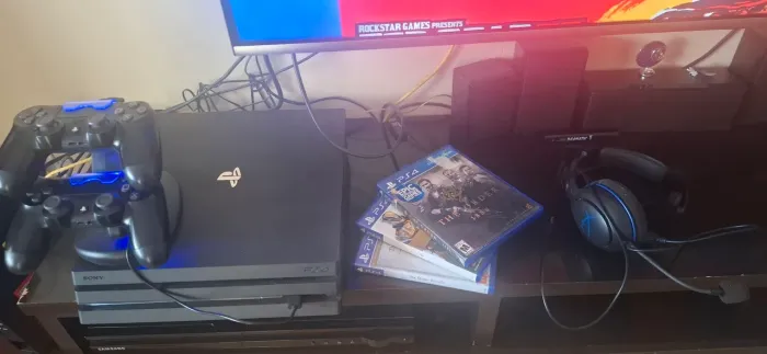 PlayStation 4 pro 1tb controle,fone,jogos e base para carregar